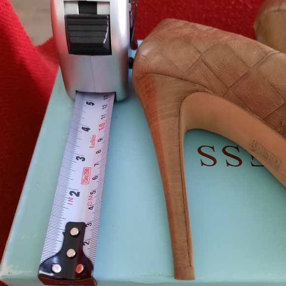 💥💥GUESS By Marciano high heel shoes - Picture 7 of 8